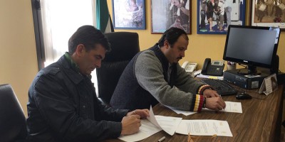 El alcalde Boliviano de Tarija visita Las Hurdes para conocer el sistema de producción de miel en este territorio